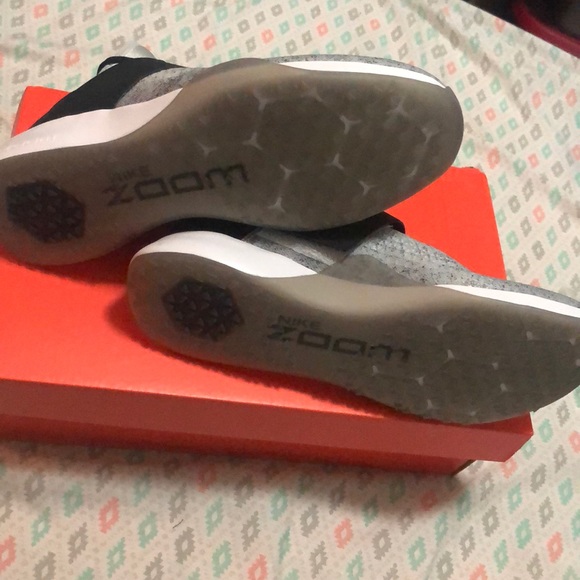 Women’s Nike Air Zoom Strong Size 7 - Picture 3 of 4